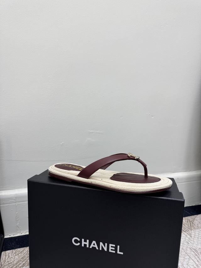 码数35-39 40、41定做 DDD 2025小香 本季秋冬季必备单品！香奈儿秋冬重工爆款 DDD 小红书力推款，怎么搭配都好看，时髦精必备，香奈儿女士钟爱简