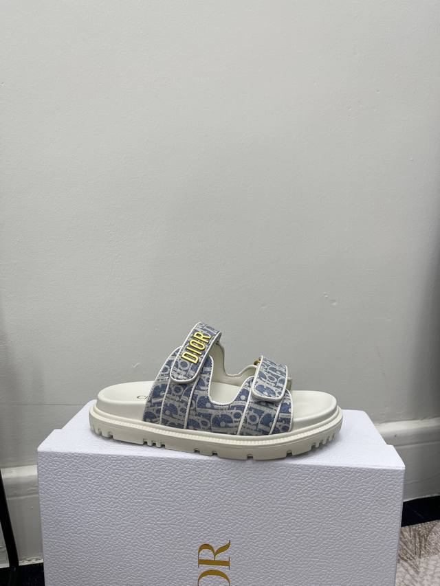 厚底 凉鞋 半托 码数：35-39码 34.40.41.42.43.44定做 DDD 经典升级加 新色系 电绣菱格款 Dior迪奥 经典魔术贴凉鞋 原版复刻 高