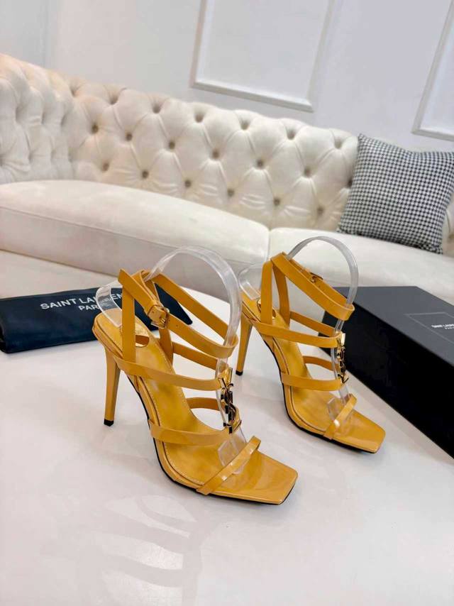 真皮大底 橡胶底 DDD 码数:35-43、35.42.43订做不退换 DDD 2026早春新款Saint Laurent Ysl圣罗兰金属字母Logo高跟凉鞋 真皮大底 橡胶底 DDD 码数:35-43、35.42.43订做不退换 DDD 2026早春新款Saint Laurent Ysl圣罗兰金属字母Logo高跟凉鞋