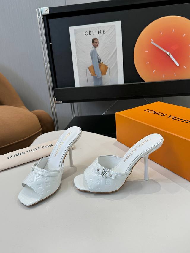 橡胶 皮底 V家26春季新款35-43码 35 43不退换 路易威登爆款上新 DDD 驴家早春新品 New Arrival～Lv春夏拖鞋，也太出彩了！时尚性感舒