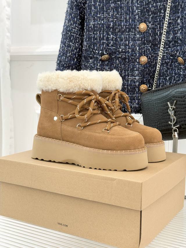 Size：35-39 40定制 DDD Ugg 25Wf新品绑带厚底雪地靴 DDD 这款雪地靴打破冬日鞋履的刻板印象 DDD 将保暖功能性与时髦感熔铸一体 DD