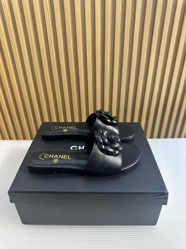 Chane*｜小香C春夏新品 DDD 山茶花中空凉鞋系列 DDD 这一季山茶花系列真的超美 DDD 香奶奶家一贯的优雅名媛气质 DDD 高级感十足！上脚非常Ni