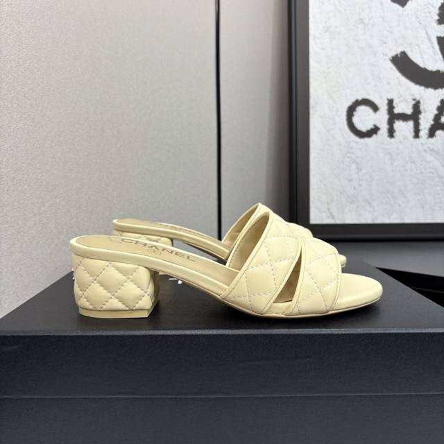 2025★★★★★ 众多明星网红上脚，国内外博主刷爆的一个百搭系列，春夏衣橱搭配必备 凉鞋首选. DDD 鞋面：进口羊皮 DDD 内里: 进口水晶羊皮内里 DD