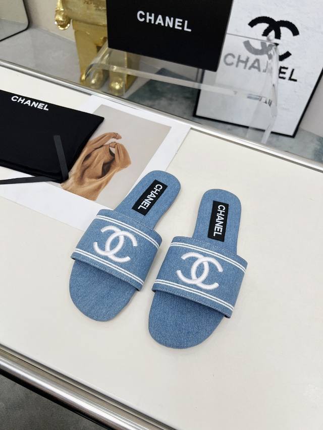 橡胶 皮底 Chanel 香奶奶新款 拖鞋 官网专柜，面料羊皮、内里绵羊皮，垫脚山羊皮，3色任选，35－42码 DDD