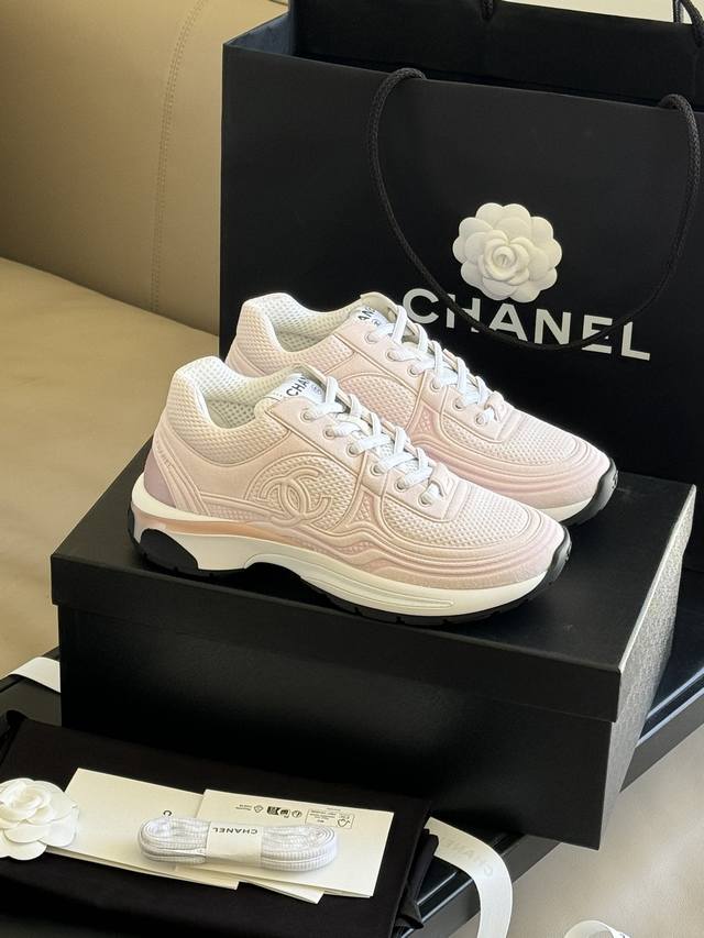Chane Ss24 New Arrival～ DDD 小香经典运动鞋24新版面，工艺复杂，细节精致的单品，原版定制面料！ DDD 超级温柔的配色，超级好看呀