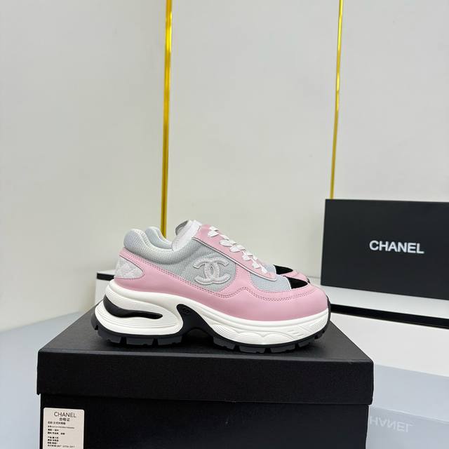 香奈儿休闲小皮鞋 DDD ～原版小牛皮熊猫鞋 DDD Chanel 香奈儿 25C 最新爆款 熊猫 黑白 运动鞋 休闲板鞋 DDD 小香 爆款单品 经典黑白 熊