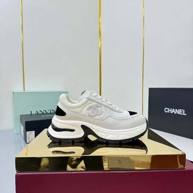 Size: 女款35-41 DDD 香奈儿休闲小皮鞋 DDD ～原版小牛皮熊猫鞋 DDD Chanel 香奈儿 25C 最新爆款 熊猫 黑白 运动鞋 休闲板鞋