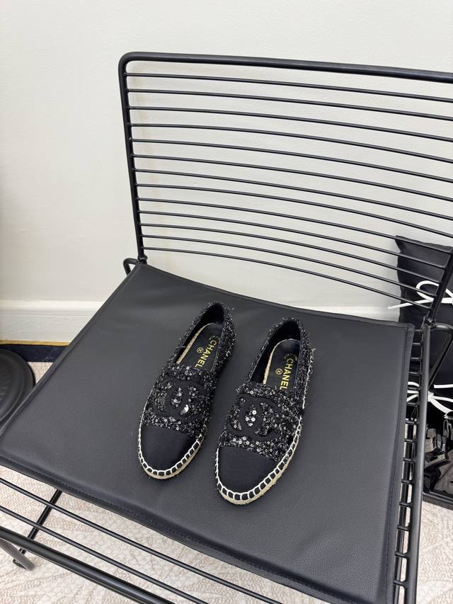 码数：35-40 34.41.42.订做不退不换 DDD 最新Chanel香奶奶渔夫鞋多种服饰搭配皆能打造时尚造型 DDD 穿上就不想脱，百搭到哭最新菱格大身电