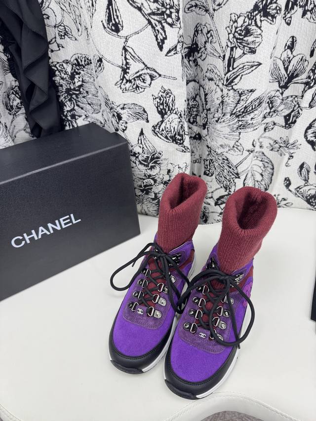 Size:35-39 40.41.42定做不退换 DDD Dior 新品 厚底高帮袜子 运动鞋 厚底运动鞋是一款时尚单品，提升该系列的格调 DDD 鞋面采用科技