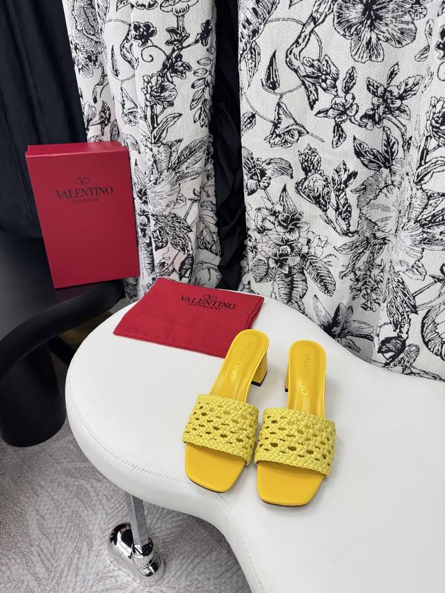 橡胶 皮底 Size：35一42码 DDD 华伦天奴 手工编织细节完美 非常亮眼的走秀系列推出 DDD 跟高6.5 DDD