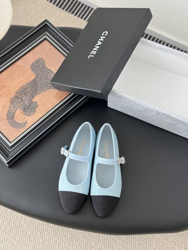 Size:35-39 4041不退换 DDD Chanel 香奶奶25S玛丽珍单鞋 DDD 简约又不失甜美俏皮！ DDD 立体电绣Logo，纯色面料清爽易搭，搭