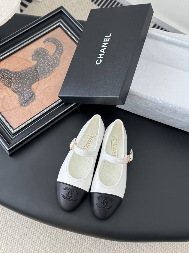 皮 码数：35-39 40.41定做 DDD 新色上新 DDD Chanel香奶奶走秀款玛丽珍单鞋 DDD 简约又不失甜美俏皮！ DDD 灯芯绒斜纹拼接面料，立