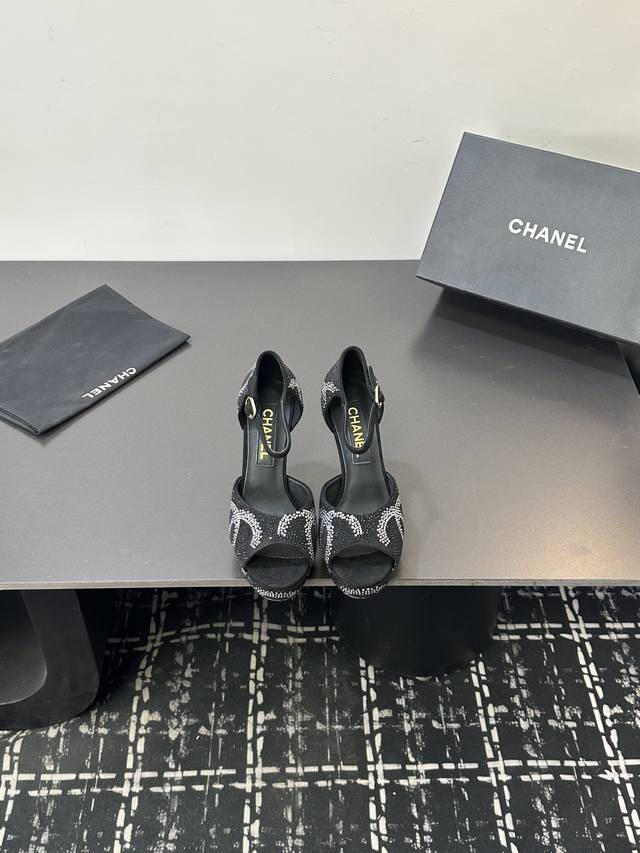 Size：35-39 40 41定制 DDD Chane*｜小香24P新品走秀款防水台双C水钻高跟凉鞋 DDD 巴黎时装周周秀重磅新品 DDD 穿上瞬间拉长拉细