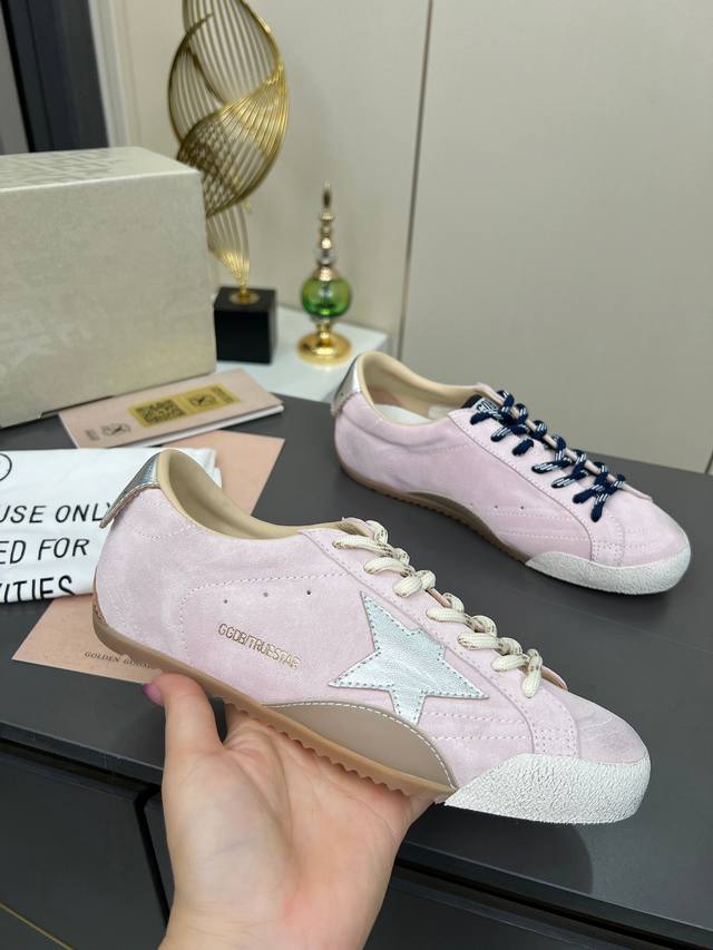 男 DDD Ggdb二代最新星星作旧小脏鞋新款上架 DDD Golden Goose Ggdb百搭两穿休闲鞋双色鞋带，追求“完美的不完美”、品牌标志性的Live