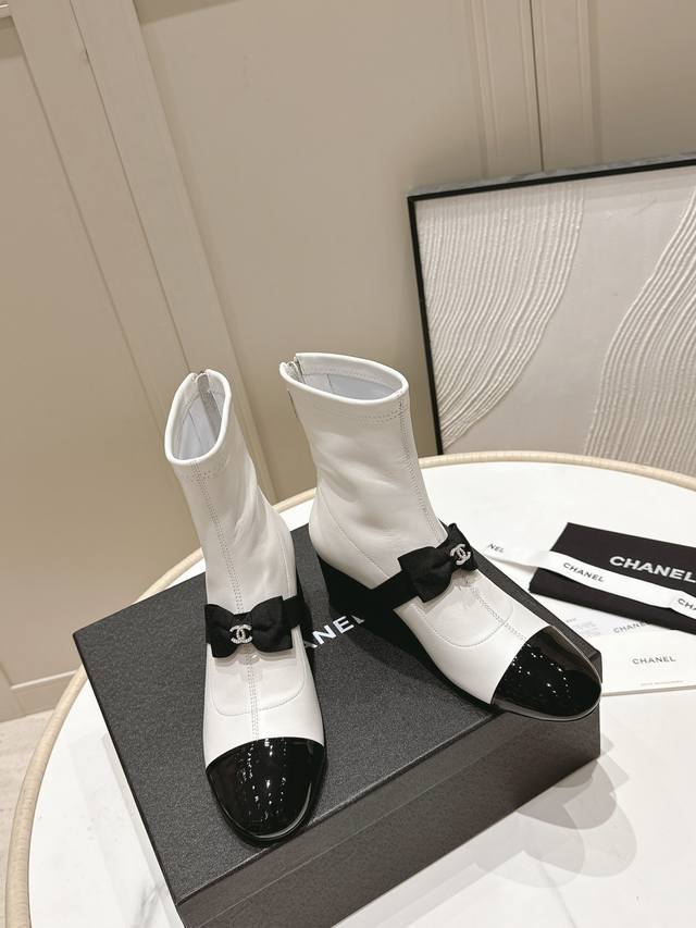 码数：35-39码 40 41 可定制不退不换 DDD Chan*L 香奶奶家夏秋款公主靴 专柜超级难买系列之一短靴 DDD 柔软的羊皮面双C蝴蝶结 浓浓的软萌