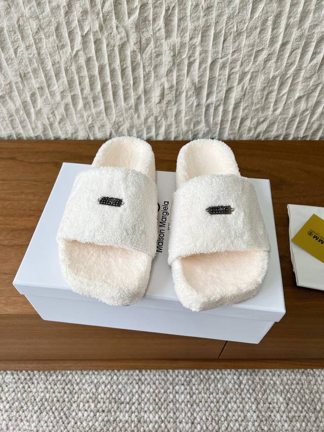 G172 Maison Marginala 马吉拉 26Ss早春新款 五指 毛毛鞋 DDD 马吉拉设计师太有才了 DDD 作为设计元素打造鞋品干练精致 半拖搭配