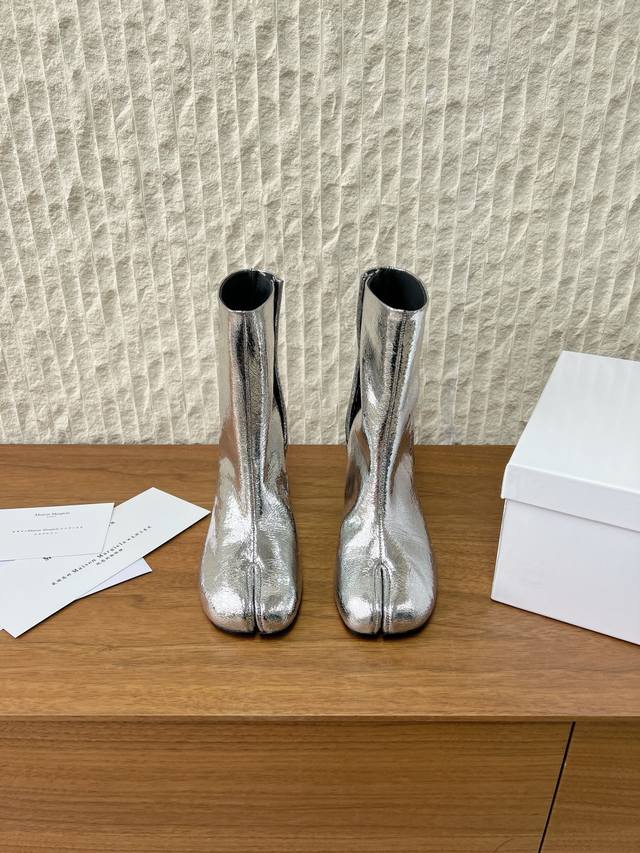 6Cm G062 Maisonmargiela 马吉拉 25Ss秋冬新款 分趾系列 高跟 分趾靴 DDD 原版套楦鞋型很经典，不管是价格P还是品质通通秒杀市场