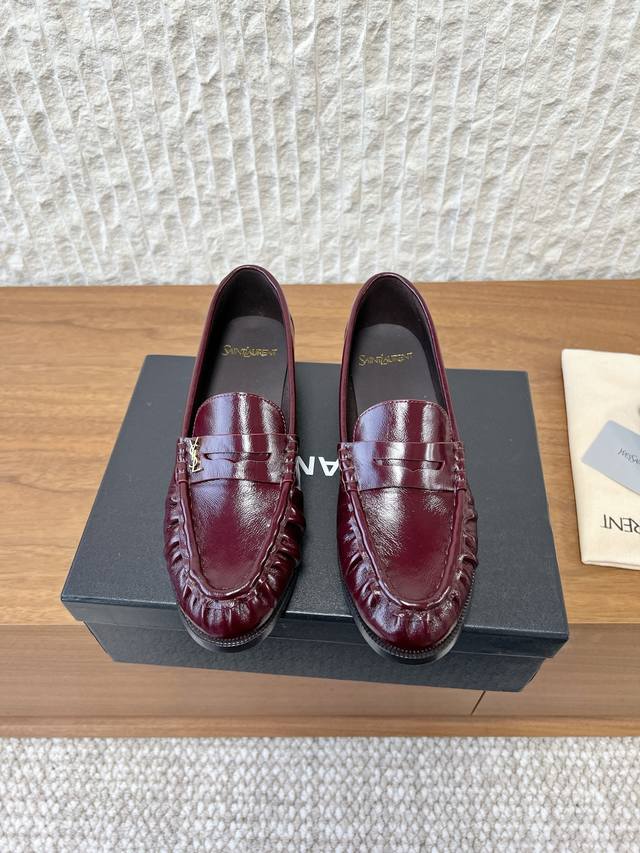 G731 Saint Laurent 圣罗兰 25Ss秋冬新款 乐福鞋 小皮鞋 DDD 超级超级无敌火爆的一个款 DDD 简直完美到爆、而且上脚效果非常舒服，脚