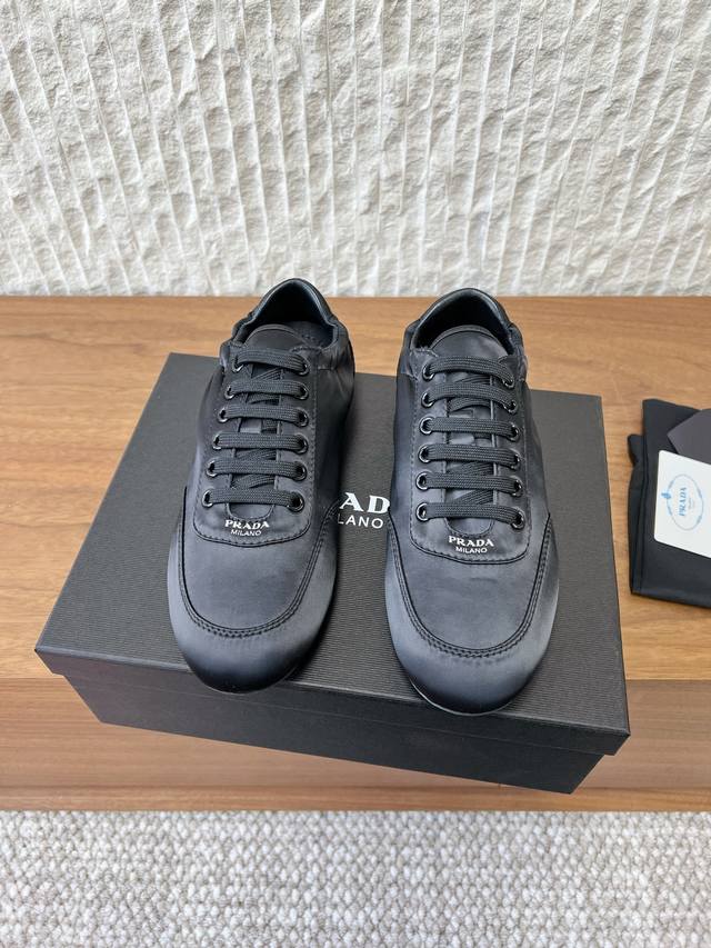 G100 Prada 普拉达 26Ss早春新款 德训鞋 单鞋 DDD 鞋垫加厚小羊皮，踩上去无比舒适，有支撑感，又包裹得很好的感觉 DDD 鞋型包裹感十足，轻便