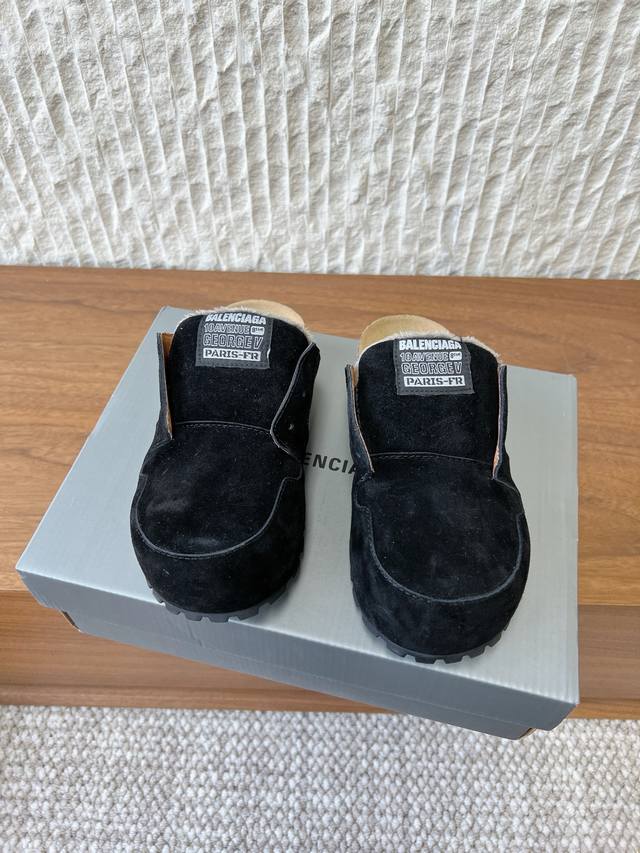 G762 Balenciaga 巴黎世家 26Ss早春新款 Dumbo Mule 米奇头 勃肯 半拖 DDD 开启复古慵懒风 Dumbo Mule 鞋正式亮相，