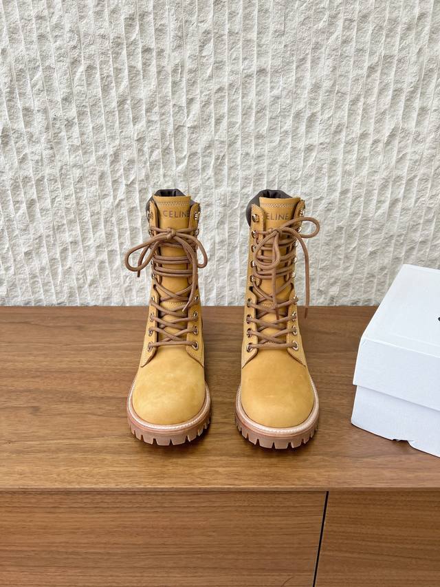 G599 Celine 赛琳 25Ss秋冬新款 情侣款 马丁靴 大黄靴 DDD 经典不过时 缠绕鞋带勾勒随性，复古孔眼点缀细节，耐磨橡胶底伴你自在前行。 DDD