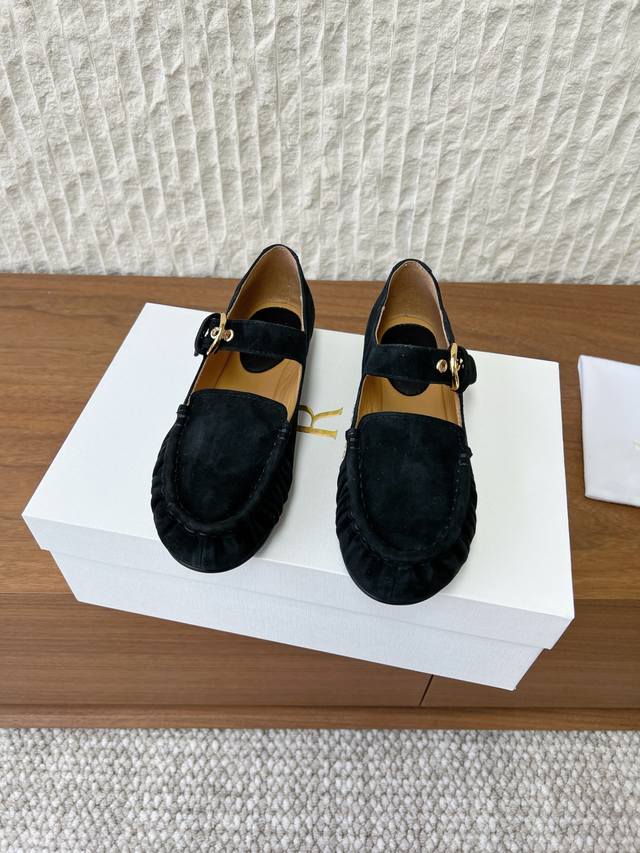 G123 The Row 小众潮牌 26Ss春夏新款 Tr系带 平底圆头 乐福鞋 玛丽珍单鞋 DDD 鞋面设计甜美又显大气，好看也不单调带点复古甜美风随意搭配都