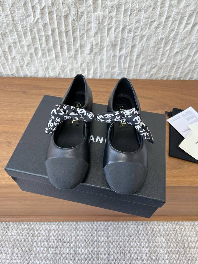 G081 Chanel 香奈儿 25Ss 春夏秀款 玛丽珍 蝴蝶结 单鞋 DDD 第一眼看上就被种草了根据天气变化自由穿搭！ DDD 套上袜套春夏秒变可爱单鞋！