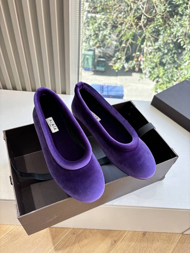 G241所见即所得代购级别原版购入法国一线奢侈品牌Alaia 阿莱亚秋冬天真的要来咯！羊羔绒鞋～ DDD 单鞋Alaia奶呼呼的秋冬单品，是谁还没有拥有#Ala