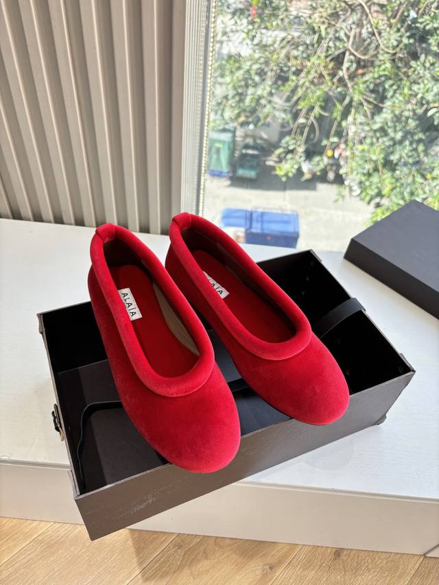 G241所见即所得代购级别原版购入法国一线奢侈品牌Alaia 阿莱亚秋冬天真的要来咯！羊羔绒鞋～ DDD 单鞋Alaia奶呼呼的秋冬单品，是谁还没有拥有#Ala