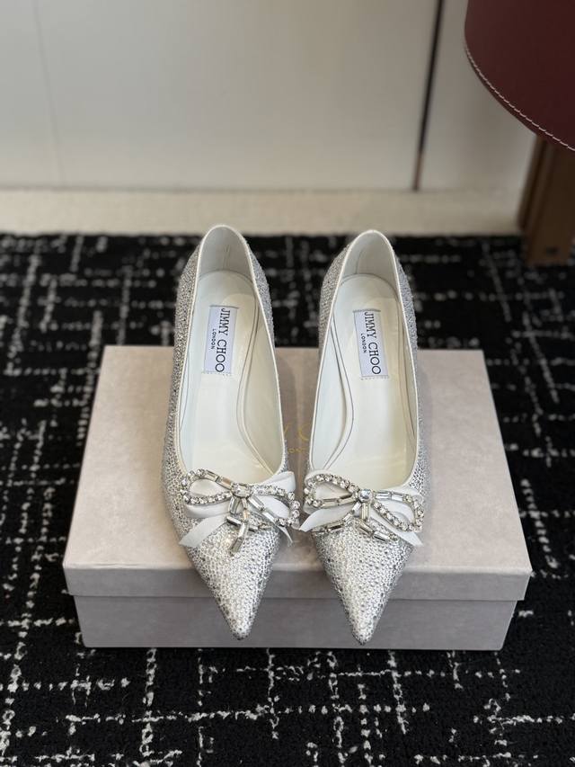 代购级 DDD Jimmy Choo 25Ss 春夏 蝴蝶结系列Jc新款 高跟 单鞋 DDD 模糊鞋履与珠宝配饰之间的界线 鲜明 Jimmy Choo 风格设计