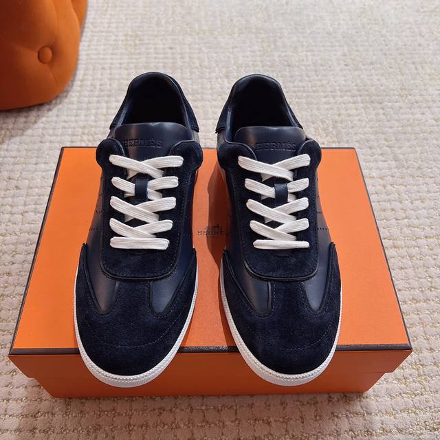 莞货Hermes... A Eclair DDD 2025新款爆款系列，原版开发 DDD 版型超正，有一定厚度增高显腿长！透体透气 DDD 舒适的小牛皮 DDD