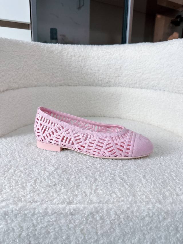 飞机盒+10 Chinel 代购级别香奈儿26 A DDD 官网同步芭蕾舞鞋，奢感直达 DDD 甄选原版羊毛尼编织鞋面 DDD 细腻镂空花纹 配柔润羊皮内里 D