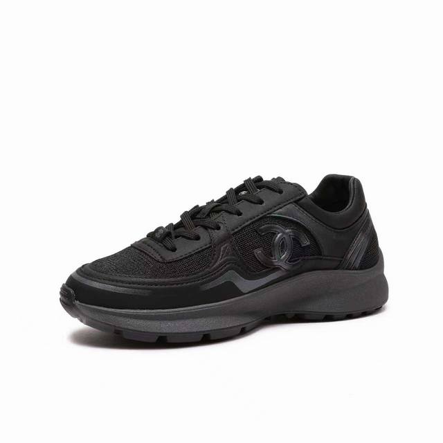 Chanel香奈儿 2025专柜顶级休闲款运动鞋 DDD 这款经典设计；鞋面多种工艺电绣的风格；大底却时尚运动；不平凡的拥入了多种配色元素 DDD 多元化混搭非