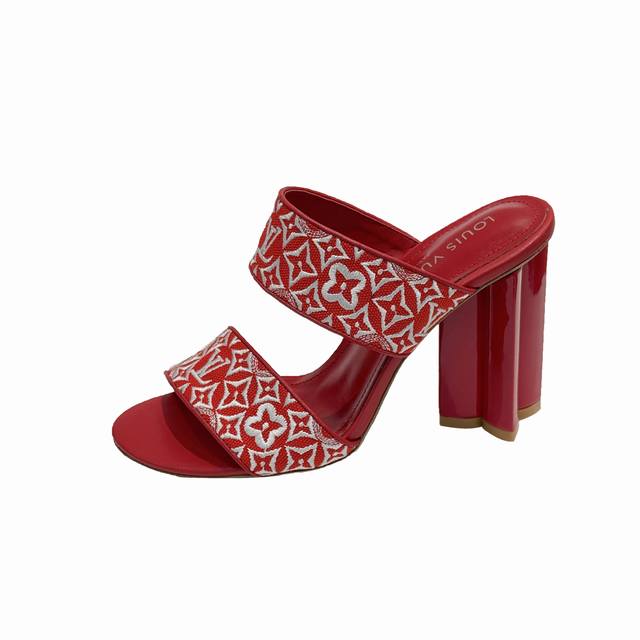 2026春夏Lv秀场凉鞋首亮相 DDD 路易威登官网同步上新！ DDD 经典电绣设计勾勒高级线条 DDD 极简轮廓衬托非凡气场 DDD 上脚瞬间提升整体气质 D