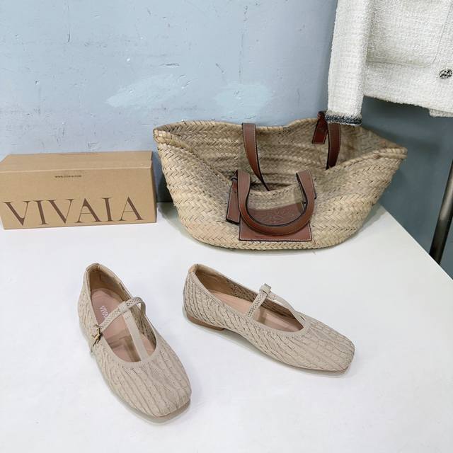 高品质出厂 ！小众潮牌Vivaia 26春夏简易风针织风平底鞋玛丽珍鞋单鞋！ DDD 采用方头鞋型，加宽的鞋头空间让脚趾自然舒展；配备高密度泡沫鞋垫，带足弓支撑