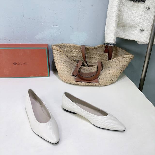 高品质出厂 ！小众潮牌顶级品质！Loro Piana 乐悠翩雅 26春夏蜥蜴纹女巫复古平跟乐福鞋单鞋！ DDD Lp是意大利顶级奢侈品牌 低调奢华 设计都是一贯