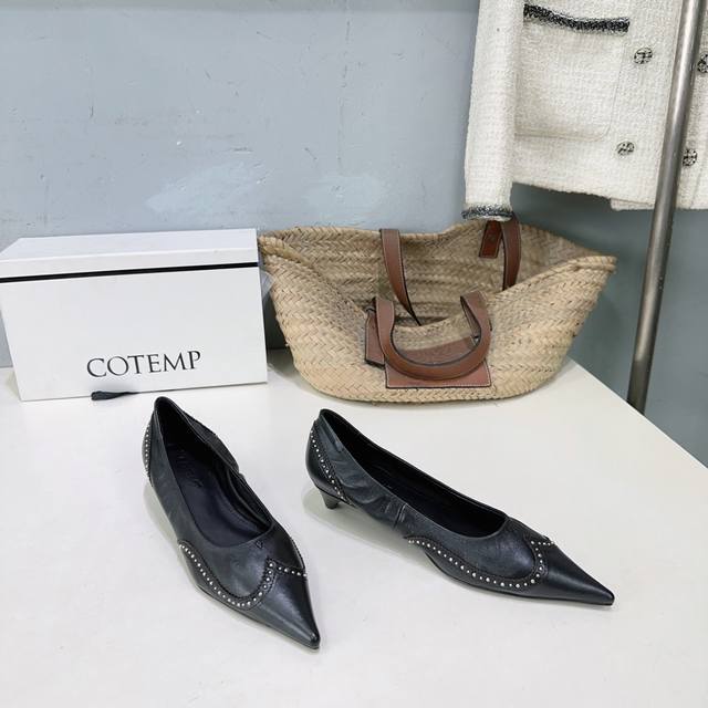 高品质出厂390！小众潮牌 Cotem 春夏新品复古铆钉布洛克猫跟、平底尖头单鞋系列 DDD 独家新品 原版购买！匠心开发。 DDD 尖头猫跟鞋系列中较为特别的