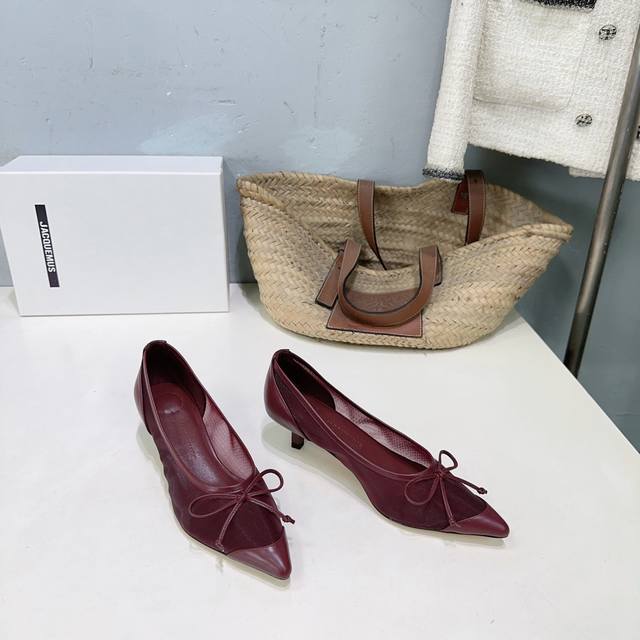 高品质出厂 ！小众潮牌Jacquemus 26早春新款小猫跟尖头网纱单鞋跟鞋，流行的小猫跟设计和茴蕾风碰撞则个性，俏皮可爱，时尚好看，蝴蝶结装饰很有少女感，整体