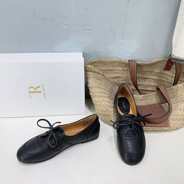 高品质出厂 ！小众潮牌The Row 26春夏新品系带平底圆头乐福鞋单鞋！ DDD 鞋面设计甜美又显大气，好看也不单调带点复古甜美风随意搭配都好看！很包脚实在太