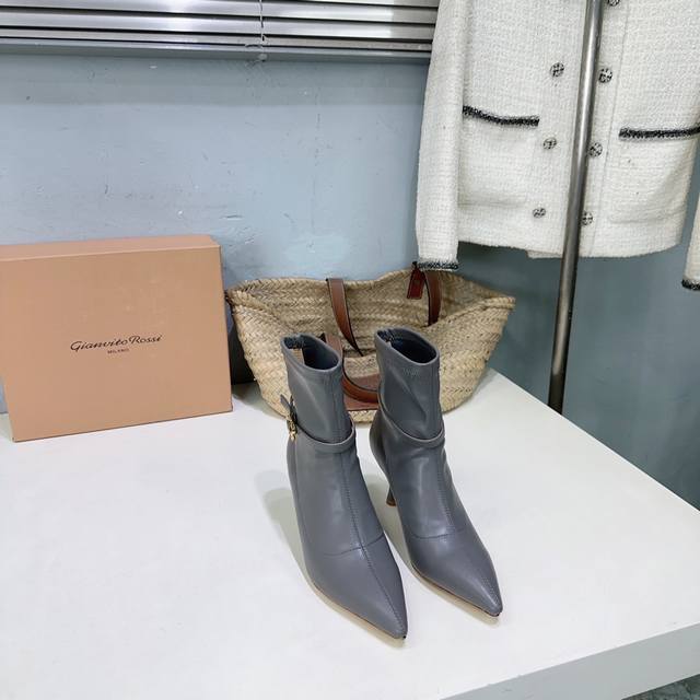 高品质出厂 ！小众潮牌Gianvito Rossi 25Ss秋冬新款罗西 Gr尖头高跟弹力短靴裸靴！ DDD 自带奢华高级感，同时为整体造型增添了一份复古优雅气