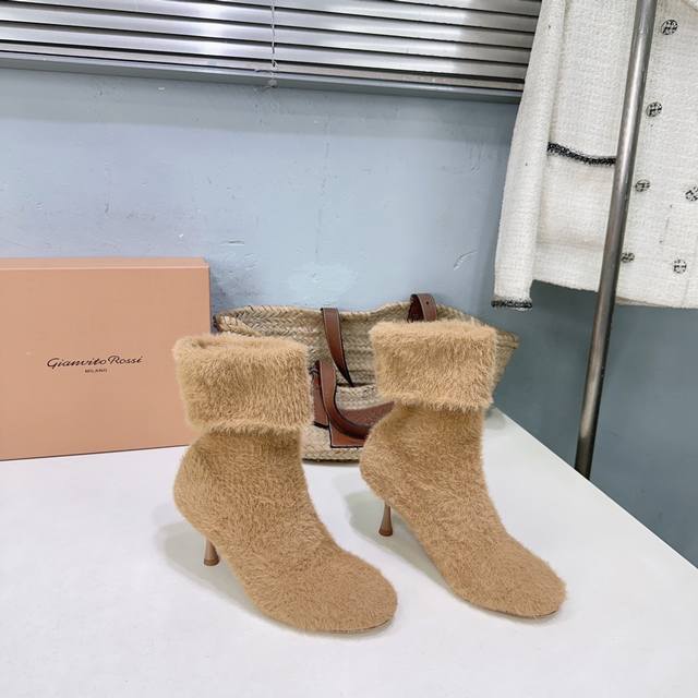 高品质出厂 ！小众潮牌Gianvito Rossi 25Ss秋冬新品针织高跟毛线袜子靴圆头短靴！ DDD 当针织的温柔肌理邂逅高跟的利落锋芒， DDD 袜子靴便