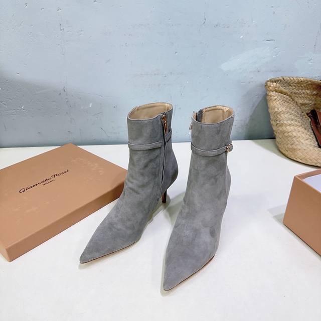 高品质出厂 ！小众潮牌Gianvito Rossi 25Ss秋冬新款罗西 Gr侧拉链钻扣尖头高跟短靴裸靴！ DDD 鞋面采用羊绒面革，质感柔软细腻，自带奢华高级