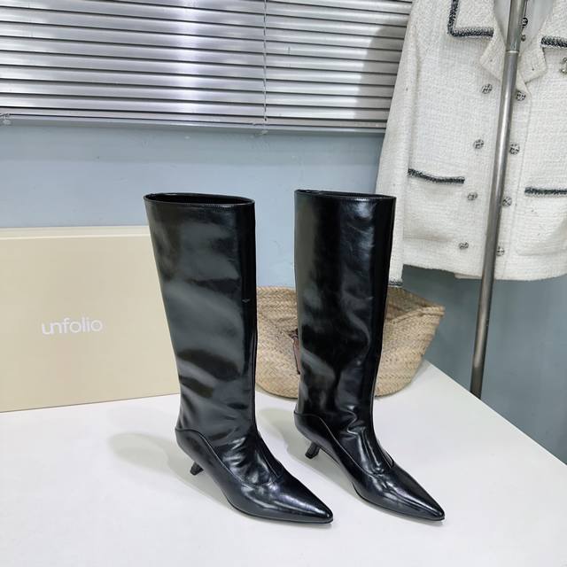 高品质出厂 ！小众潮牌 Unfolio 25Ss秋冬新品简易一脚蹬尖头猫跟长靴骑士靴！ DDD 复古潮靴 一脚蹬进时尚圈 DDD 油蜡小牛皮质感自带高级滤镜 光