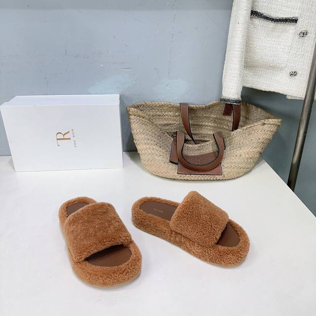 高品质出厂 ！小众潮牌The Row 25 秋冬新品羊羔毛厚底水台平底毛毛拖鞋这季节美鞋太多这款毛拖真的是让我无法自拔！极简百搭！真太可爱了～ DDD 毛茸茸的