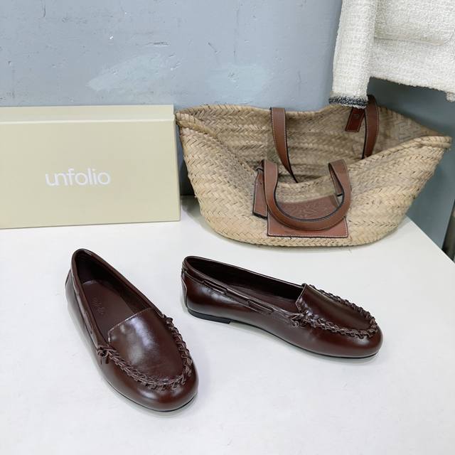 高品质出厂 ！小众潮牌 Unfolio 26春夏新品简易玛丽珍小皮鞋乐福鞋单鞋！｜ 复古撞上质感皮革 是通勤族的时髦“作弊器” DDD 细腻麂皮与挺括皮面双材质