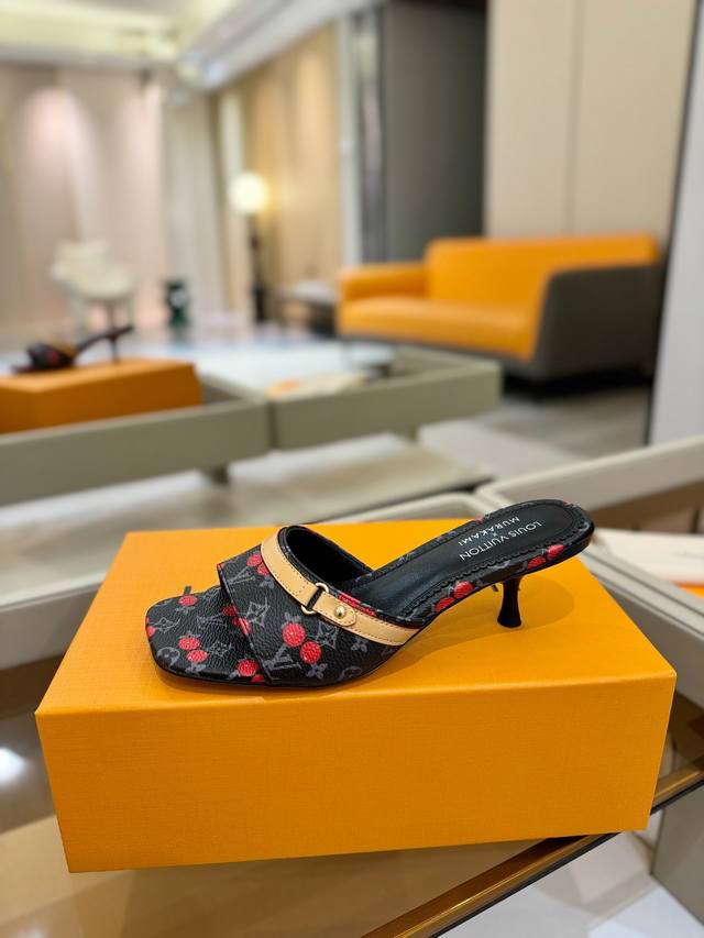 价格P： DDD Louis Vuitton DDD 2025款官网系列！完美楦型、Lv最新压花电绣纹工艺、更显优雅气质、上脚舒适好看、女人味十足、时尚百搭、新