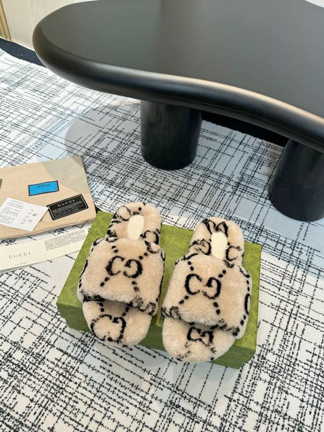 Gucci新款 钻扣毛拖 DDD 高品质闭眼入！加厚真毛踩上去更加柔软舒服，采用进口皮毛一体羊羔毛 施华洛世奇水钻扣 巨闪 原版高密度发泡底 DDD Size: