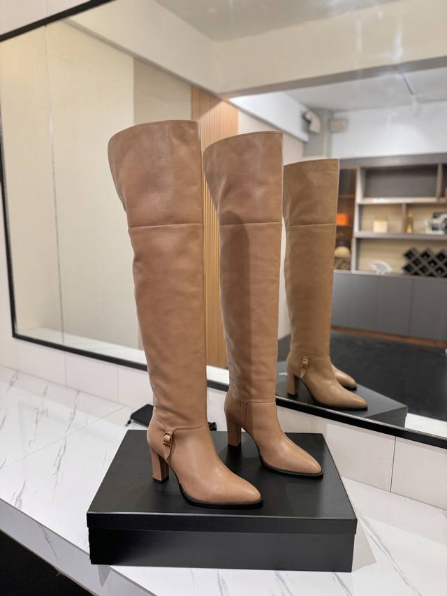 出厂价Pp： Saint Laurent圣罗兰 Jill 霸气侧漏过膝长靴秒变大长腿8.5Cm轻松驾驭 DDD 鞋面采用进口牛皮 内里水晶羊皮 鞋底：意大利真皮