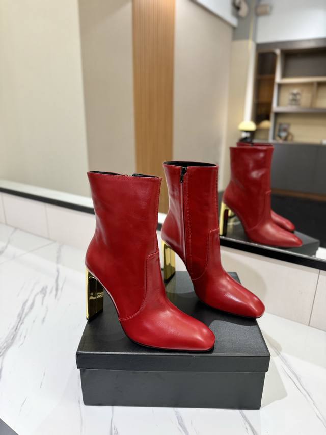 出厂价Pp: Saint Laurent 圣罗兰 DDD 秋冬爆款短靴,最新款侧拉链简约时尚短靴 DDD 简单大气 DDD 上脚显瘦100% DDD 面料:进口 出厂价Pp: Saint Laurent 圣罗兰 DDD 秋冬爆款短靴,最新款侧拉链简约时尚短靴 DDD 简单大气 DDD 上脚显瘦100% DDD 面料:进口