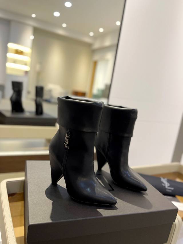 价格P: DDD 年度畅销款 圣罗兰 秋冬新款 DDD 圣罗兰 Saint Laurent0, 开始叫做Yves Saint Laurent 或 简 做Ysl, 价格P: DDD 年度畅销款 圣罗兰 秋冬新款 DDD 圣罗兰 Saint Laurent0, 开始叫做Yves Saint Laurent 或 简 做Ysl,